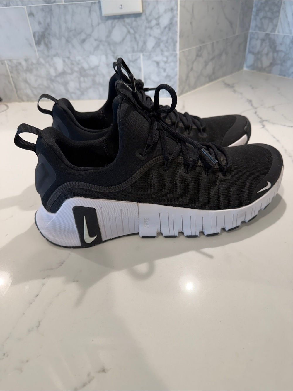 Nike Free Metcon 4s in Black/White